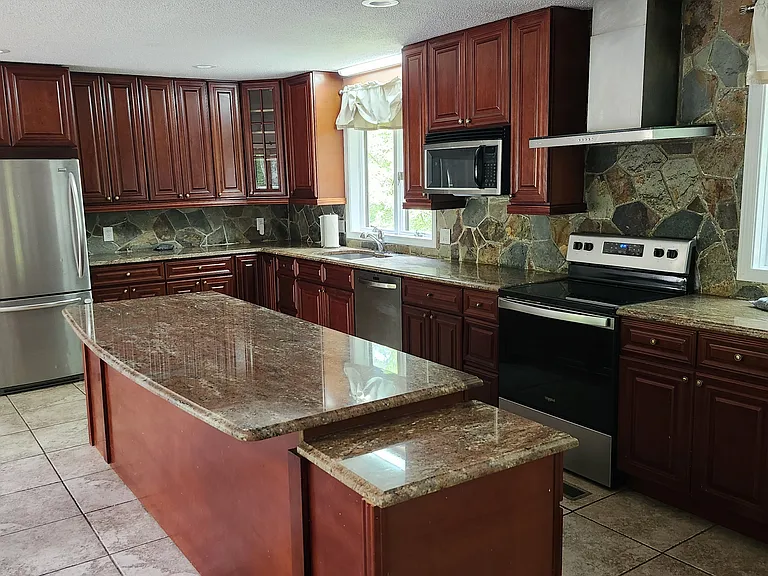 421 E Hyerdale Dr — Photo 10