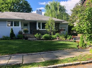 2 Hobart St, Bronxville, NY 10708