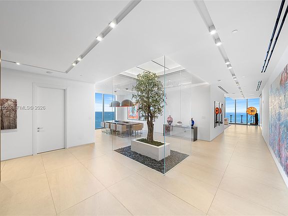 5th image of 17141 Collins Ave #1-LPH