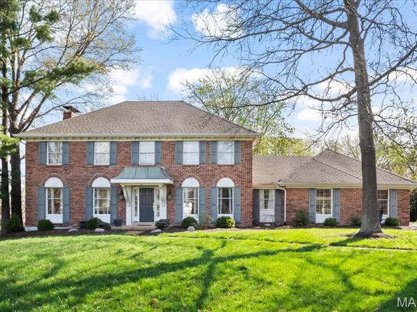 156 Highgrove Ct, Chesterfield, MO 63005