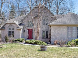 55810 Woodridge Dr, Shelby Township, MI 48316