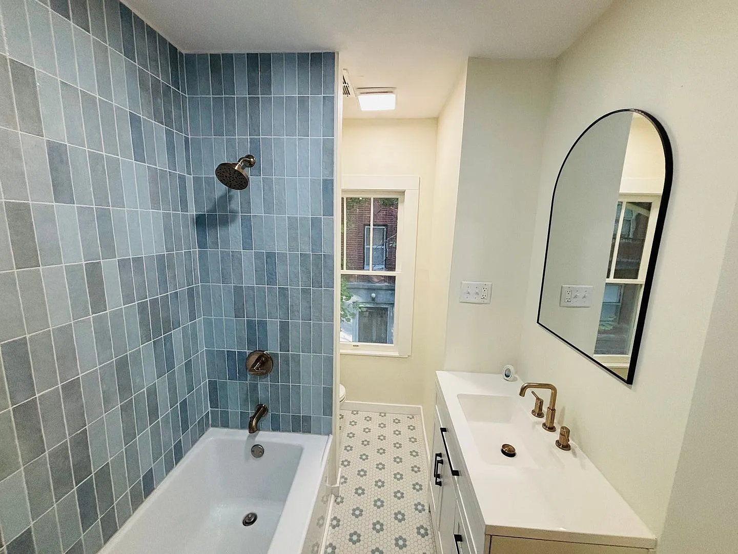 119 S Belmont St — Photo 3