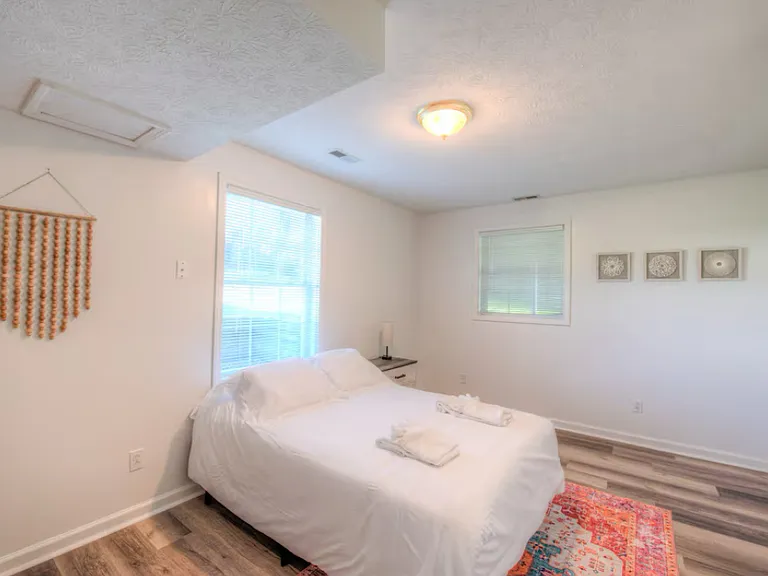 1444 Thomas Ln — Photo 15