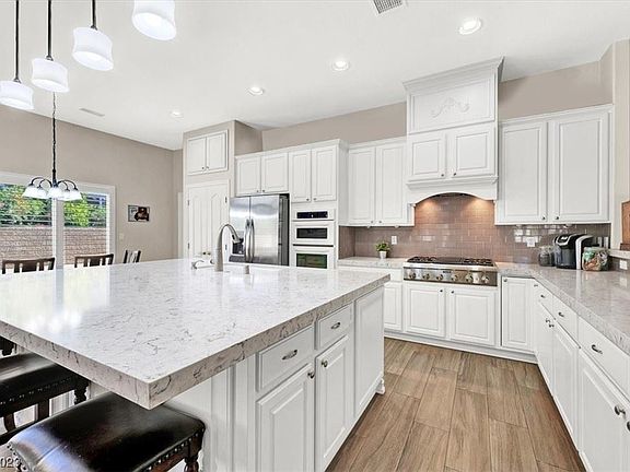 5th image of 452 Beardsley Cir