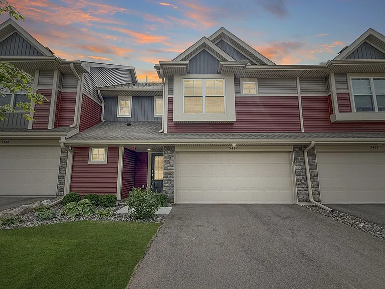 9484 Bridle Way — Photo 1
