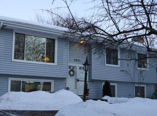 2201 Lamplight Dr, Woodbury, MN 55125