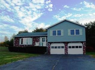 92 W Sand Lake Rd, Wynantskill, NY 12198