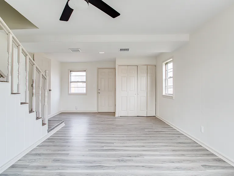 2538 Everitt Dr — Photo 10
