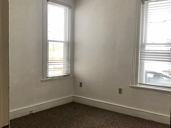 5th image of 529 Lamson Ave #1