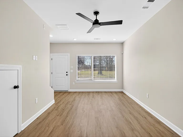 Leasing Now - New Townhomes, North Little Rock Argenta Arts Area — Photo 7