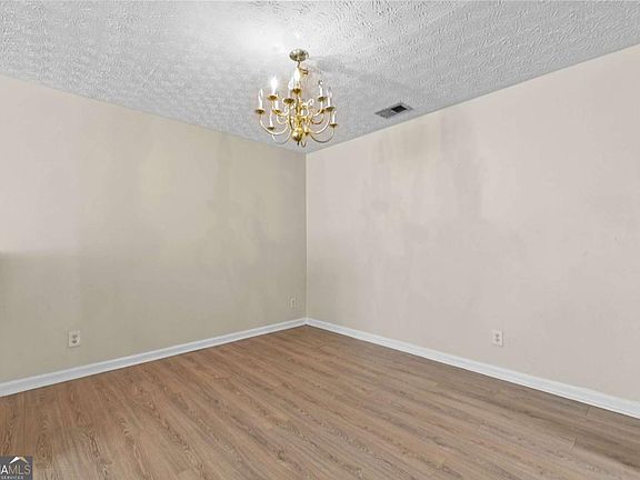 4th image of 1202 Fairington Village Dr