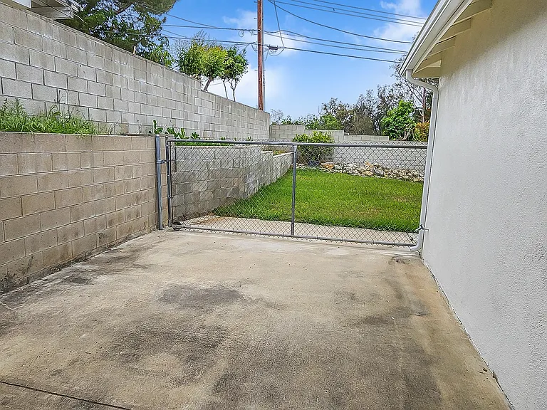 8547 Drayer Ln — Photo 17
