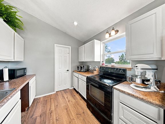 4th image of 67 Broadview Drive