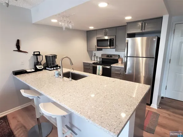 55 Clinton Pl APT 510, Hackensack, NJ 07601