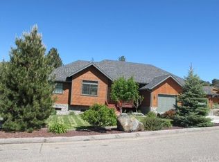 5475 Pacific Crest Dr, Wrightwood, CA 92397