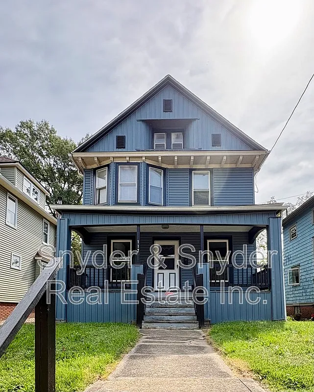 3 bed, 1.5 bath, 1478 sqft, $1,295 — Photo 1