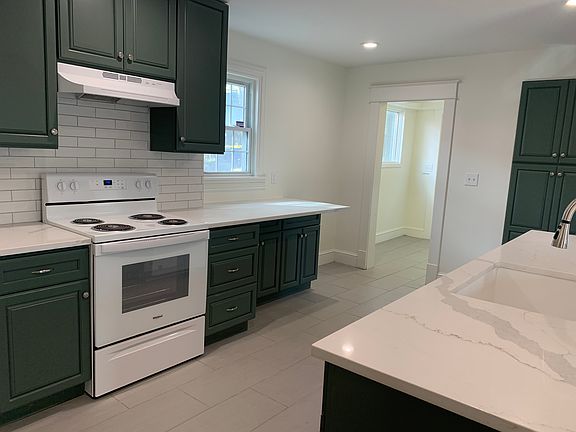 2nd image of 4309 Charlotte St