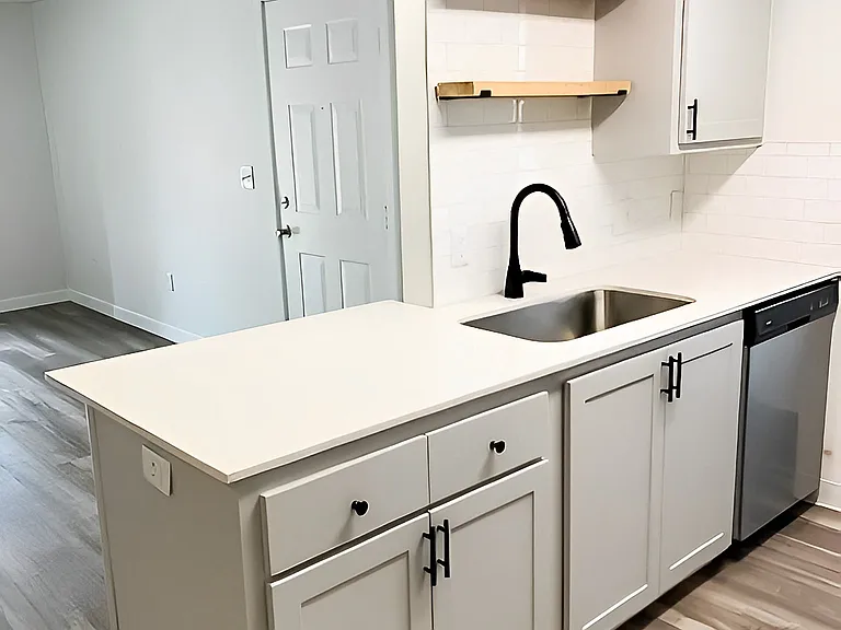 Carriage House Apartments — Photo 21