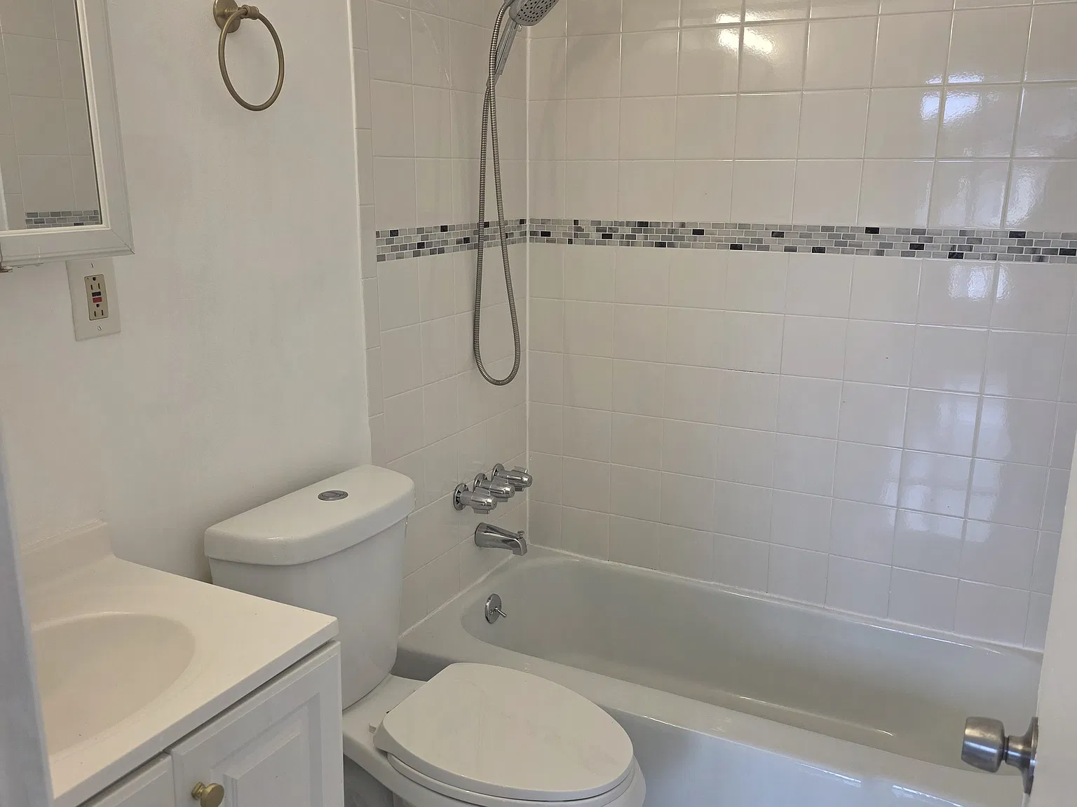 1 bed, 800 sqft, $1,350 — Photo 4