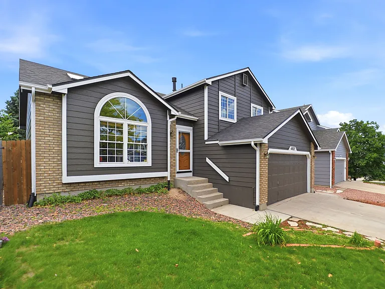 4827 Herndon Cir — Photo 1