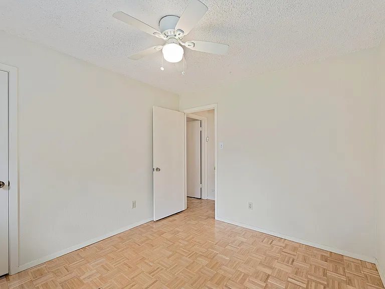 8022 Scotland Yard — Photo 27