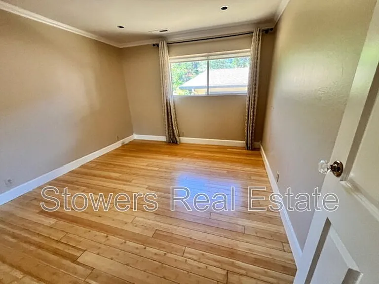221 Green St — Photo 14
