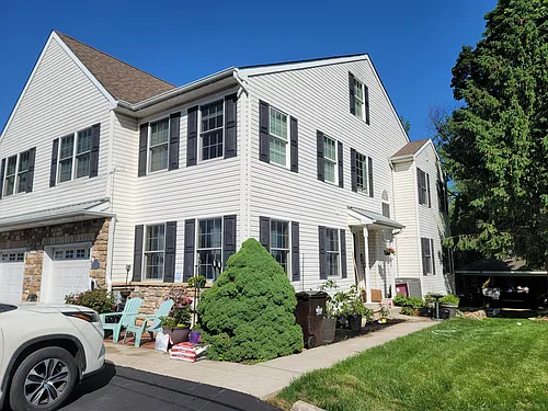 220 Chestnut St Photo 1