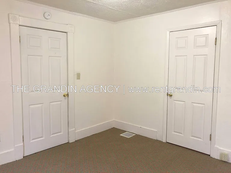 922 12th St SE #A — Photo 19