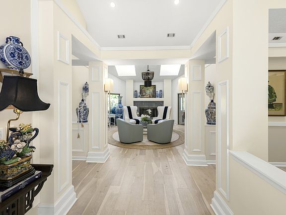 4th image of 4 Sweetwater Oaks Dr