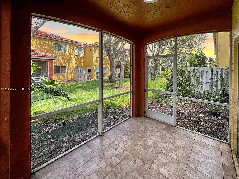 10341 SW 18th St — Photo 36