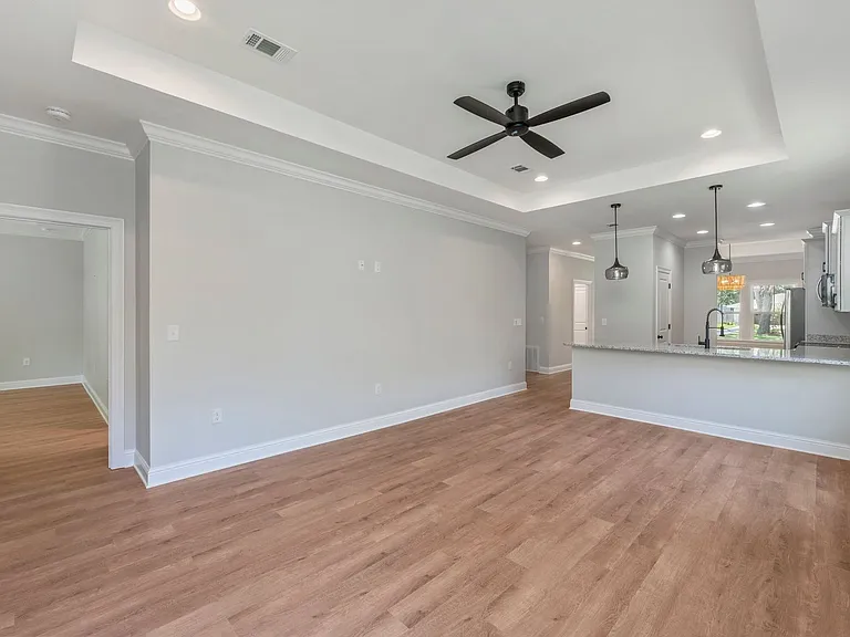 1404 Hickory St — Photo 9