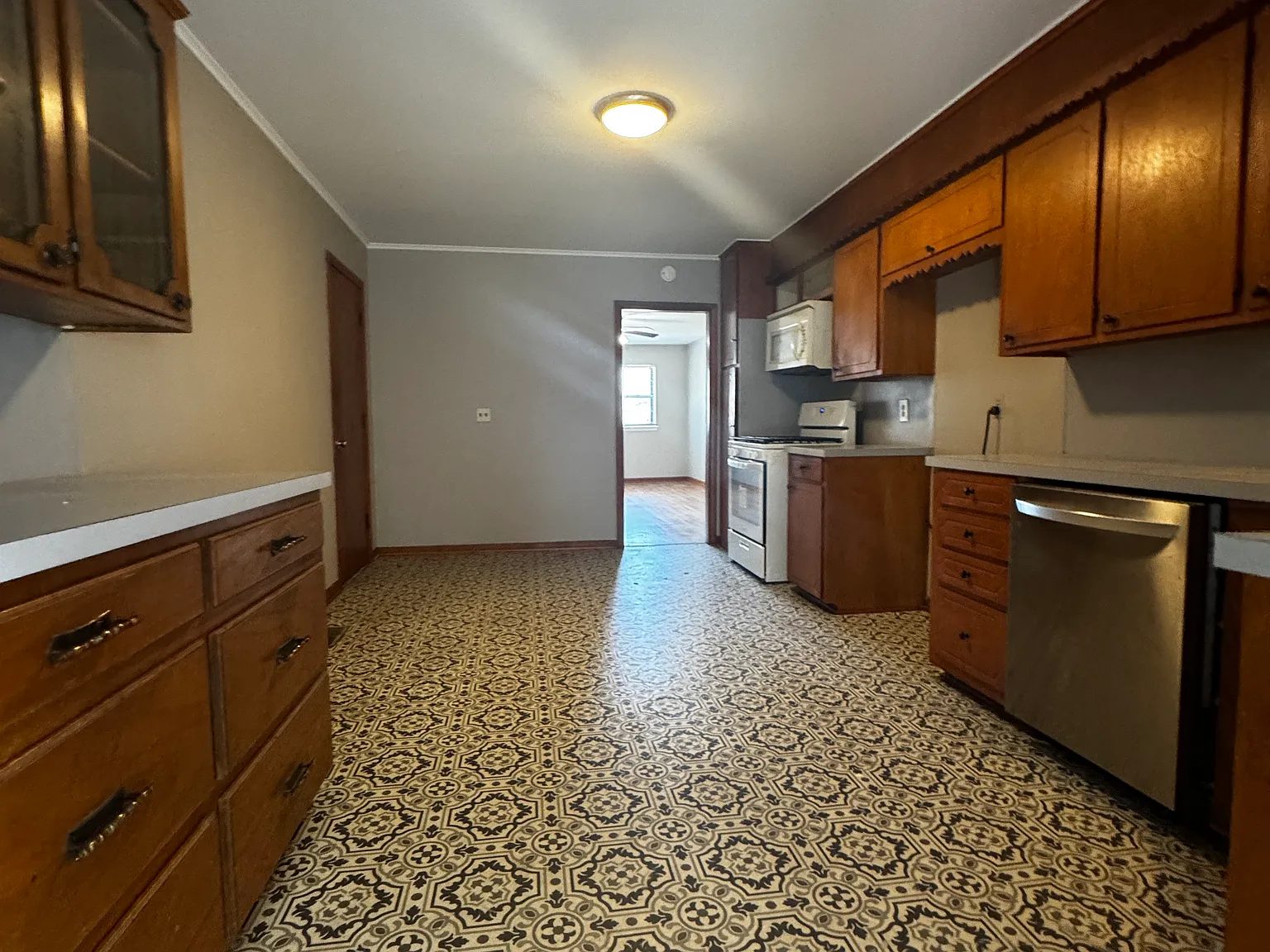 3 bed, 1164 sqft, $1,450 — Photo 3