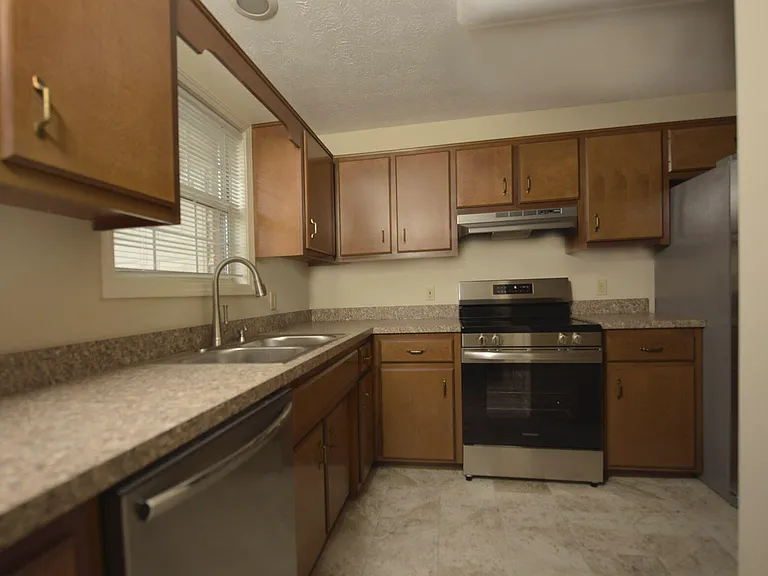 105 Oakmont Ln — Photo 5