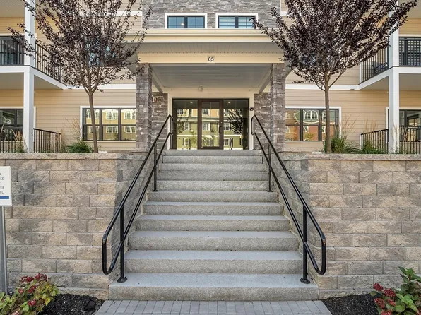 55 Pointe Pl #105, Dover, NH 03820