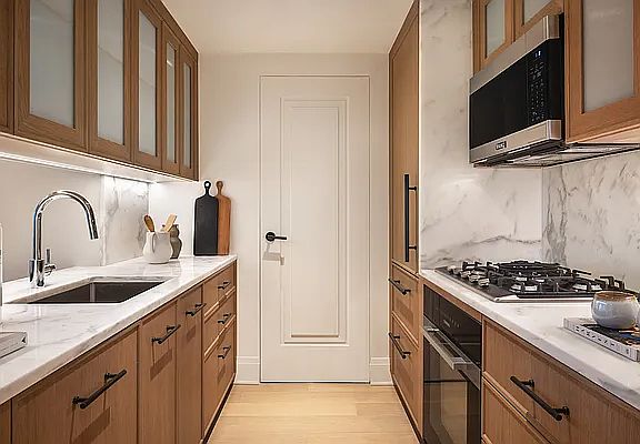2nd image of 212 Warren St APT 4K