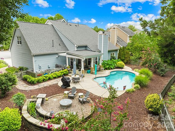 4th image of 1363 Yorkshire Pl NW