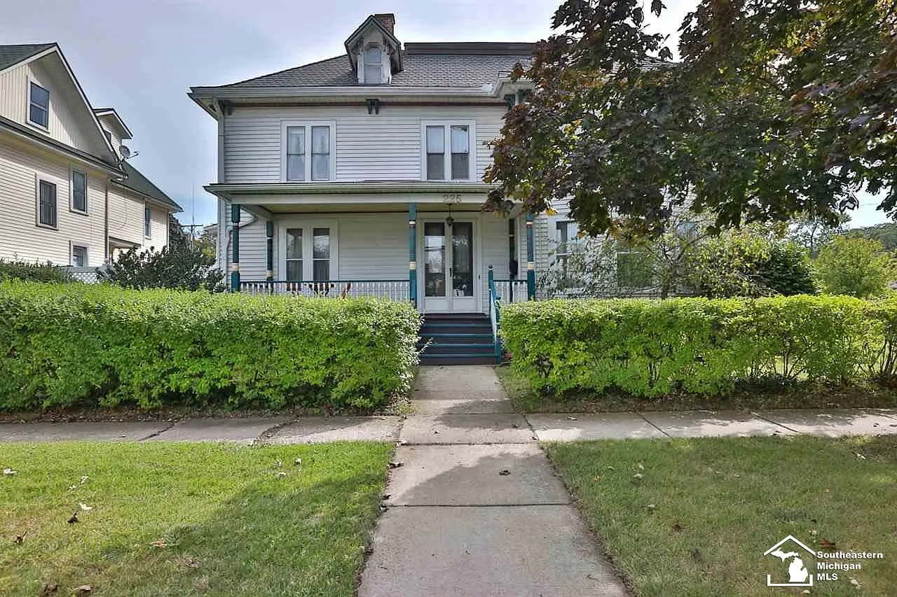 225 Scott St photo 1