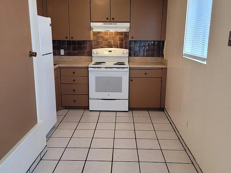 1410 S Espina St #7 — Photo 8