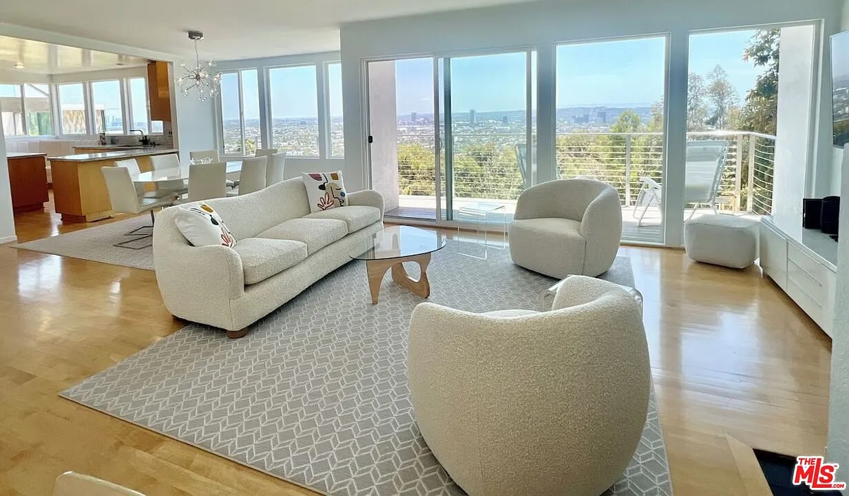 3 bed, 2.5 bath, 2004 sqft, $12,500 — Photo 2