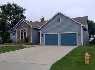 1013 Diamondhead Dr, Lawrence, KS 66049