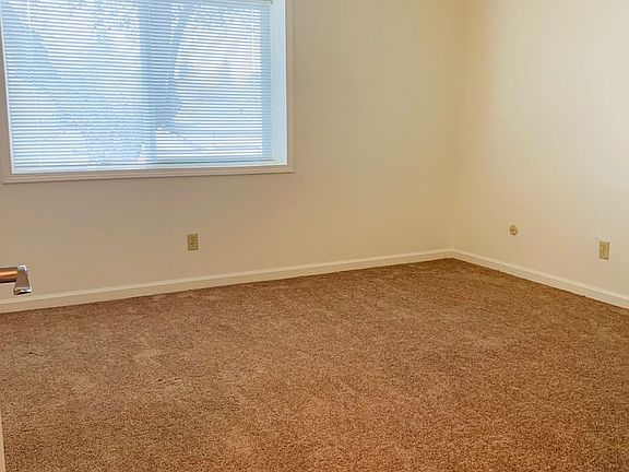 5th image of 268 Douglas St #280J
