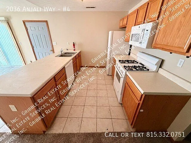 2 bedroom, 2 bath apartment w/ garage in Machesney Park — Photo 4