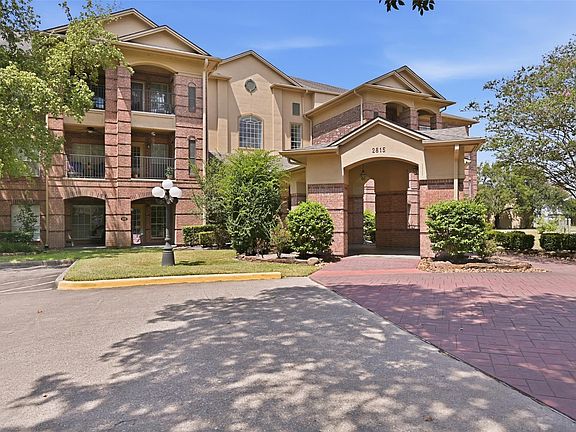 2nd image of 2815 Kings Crossing Dr APT 212