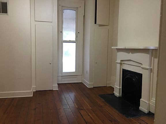 3rd image of 411 N Upper St APT 1