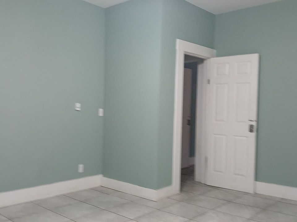 2nd image of 316 W Columbus Dr #B