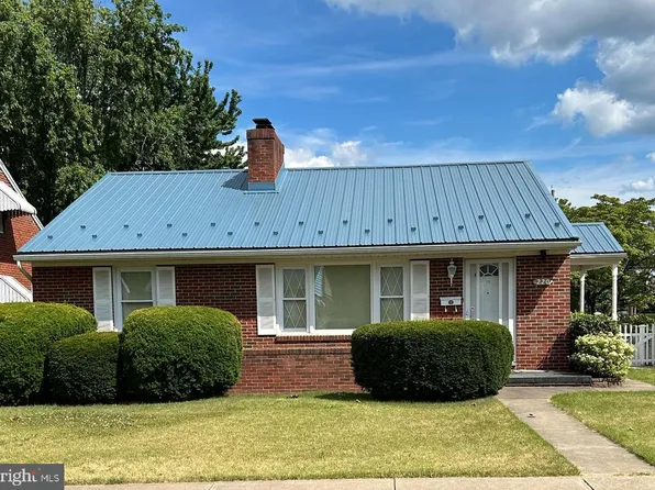 220 Avon Rd, Hagerstown, MD 21740
