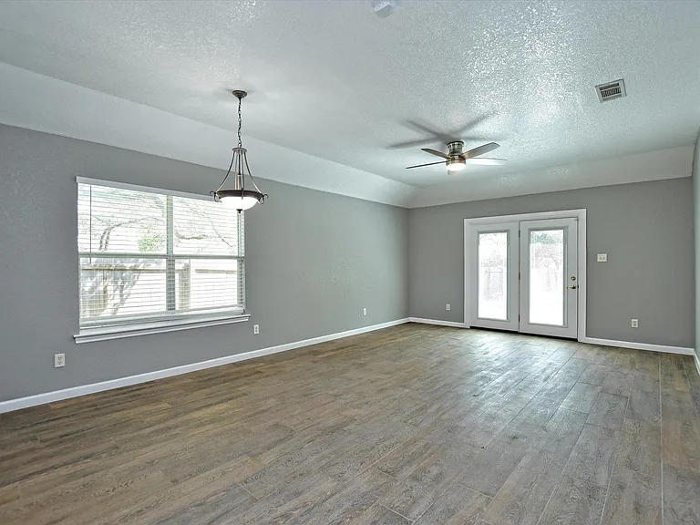 814 Monarch Ave — Photo 8