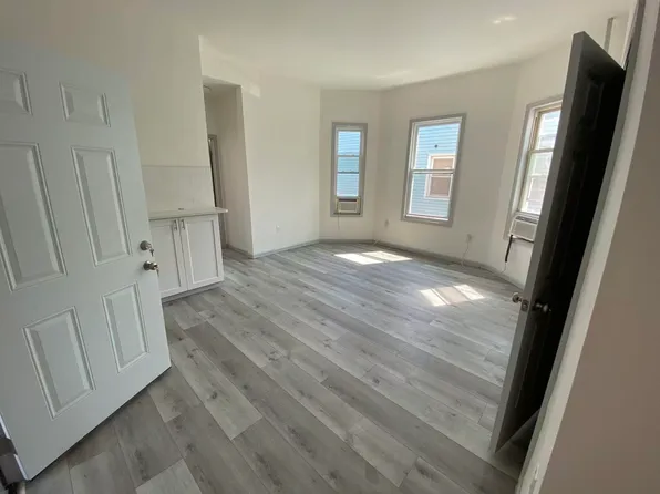 124 Winfield Avenue image 14 of 19