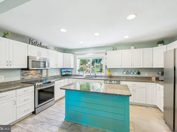 7925 Belhaven Ave, Pasadena, MD 21122