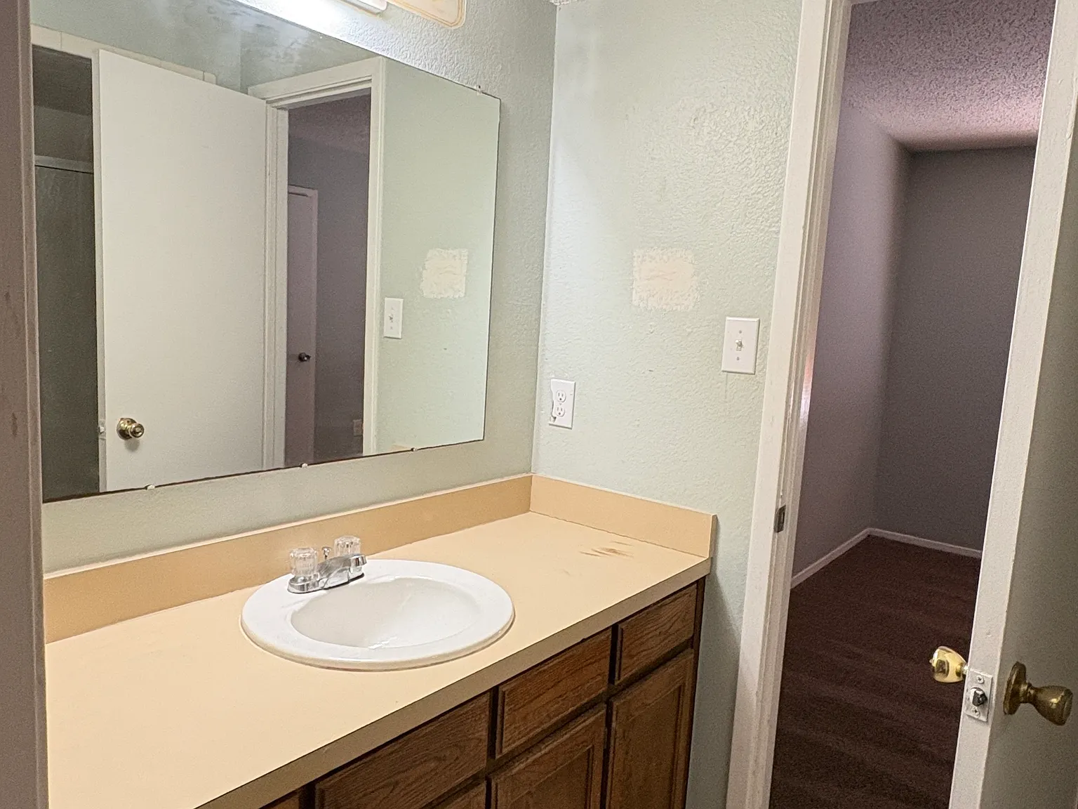 2 bed, 1.5 bath, 985 sqft, $1,365 — Photo 4